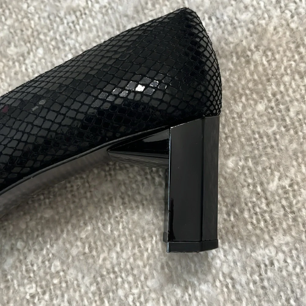 STUART WEITZMAN Vintage Black Snake Embossed Square Toe Pumps‎ Heels Size 7 AA